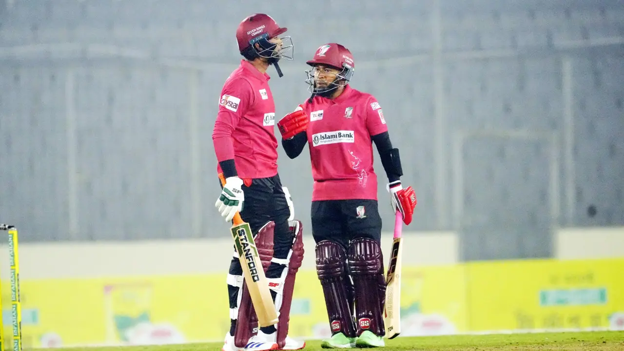 মাহমুদউল্লাহ-মুশফিকও পেলেন অধরা শিরোপা