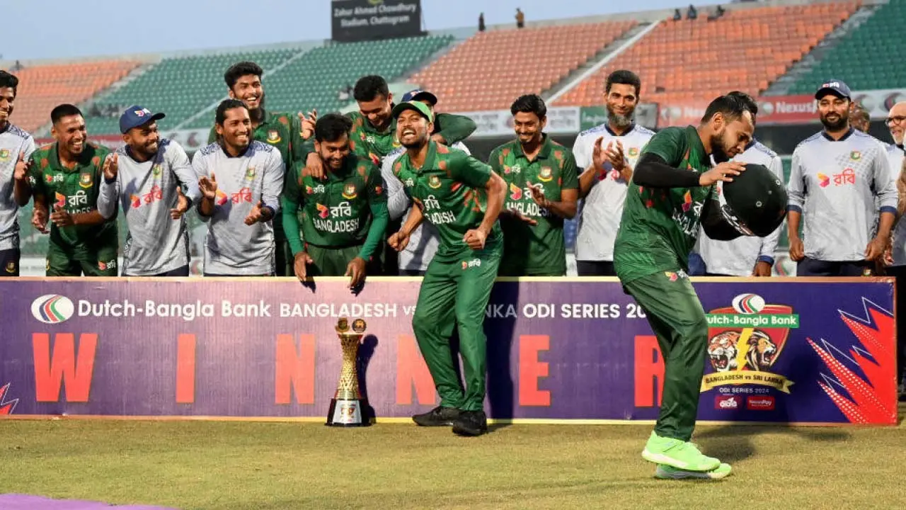 মুশফিকের ‘হেলমেট’ উদযাপন নিয়ে যা বললেন শান্ত