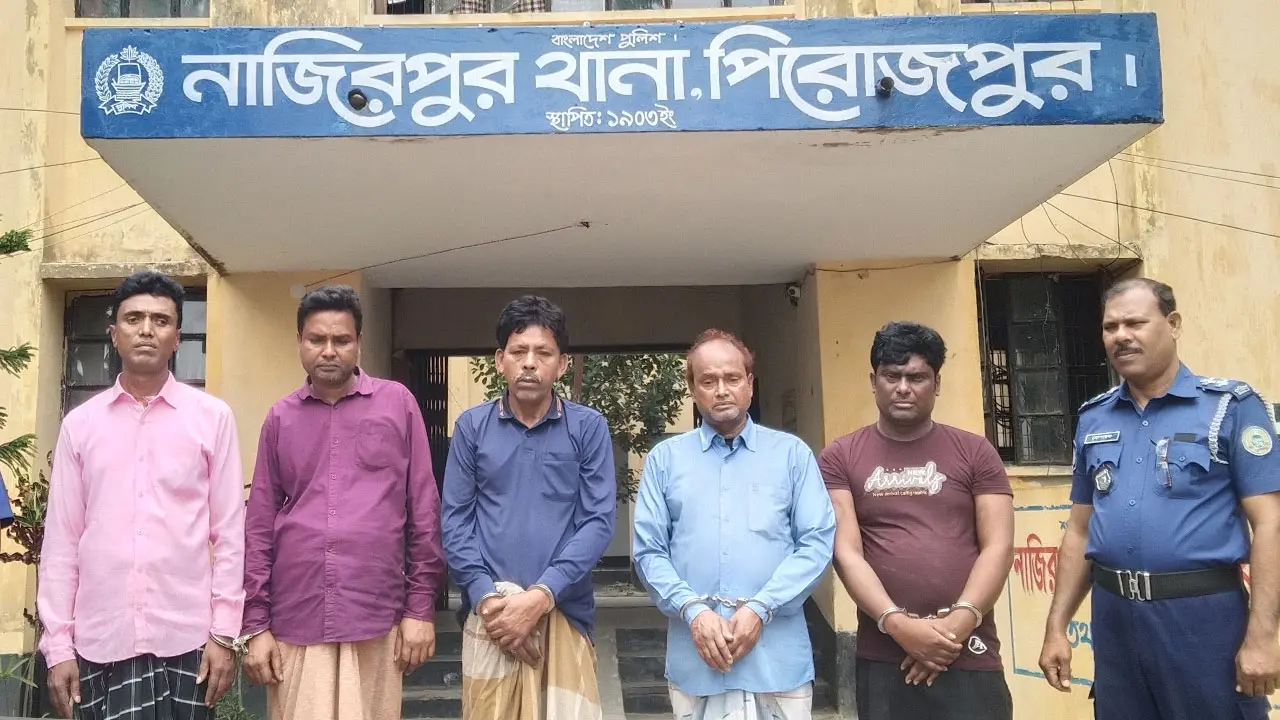 নাজিরপুরে সীমানা পিলার বিক্রির সময় আটক ৫