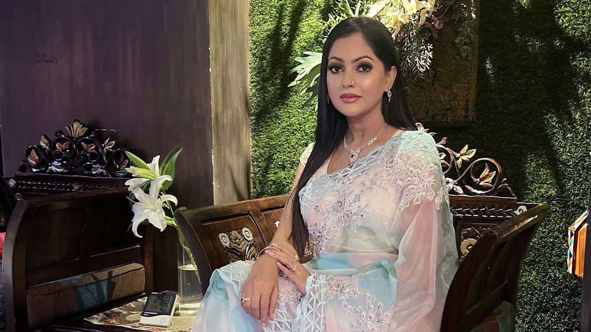 ইফতার খাইয়ে আমার নামে বদনাম করছে : নিপুণ