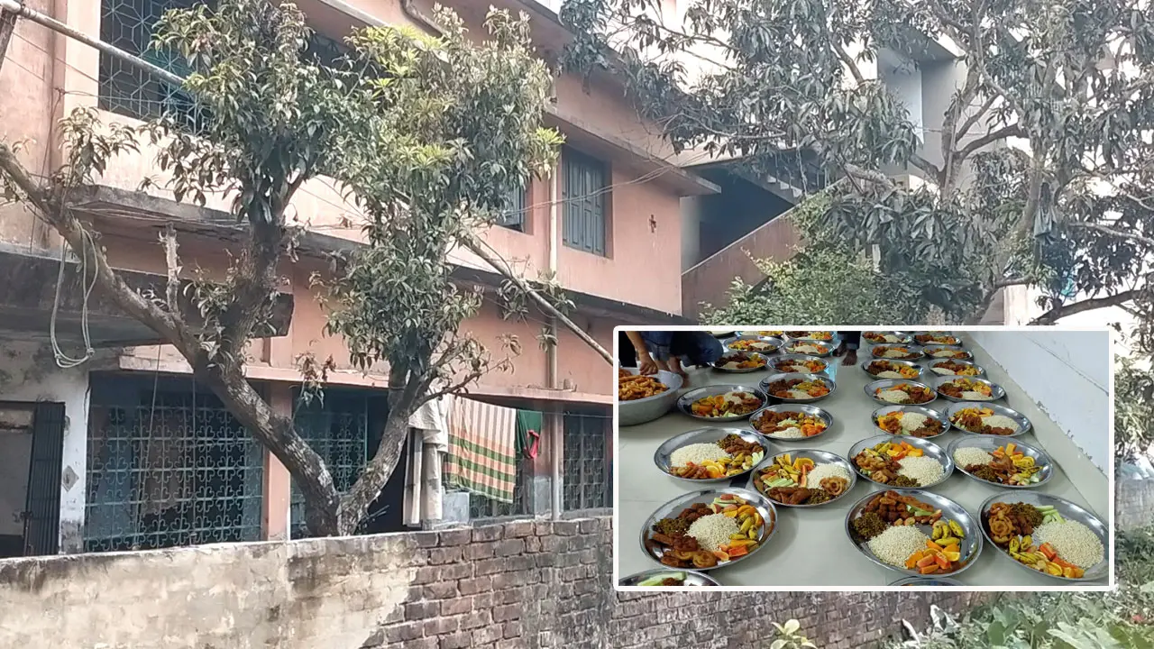 খরচ বাড়ায় মসজিদে ইফতার করেন মেসে থাকা শিক্ষার্থীরা
