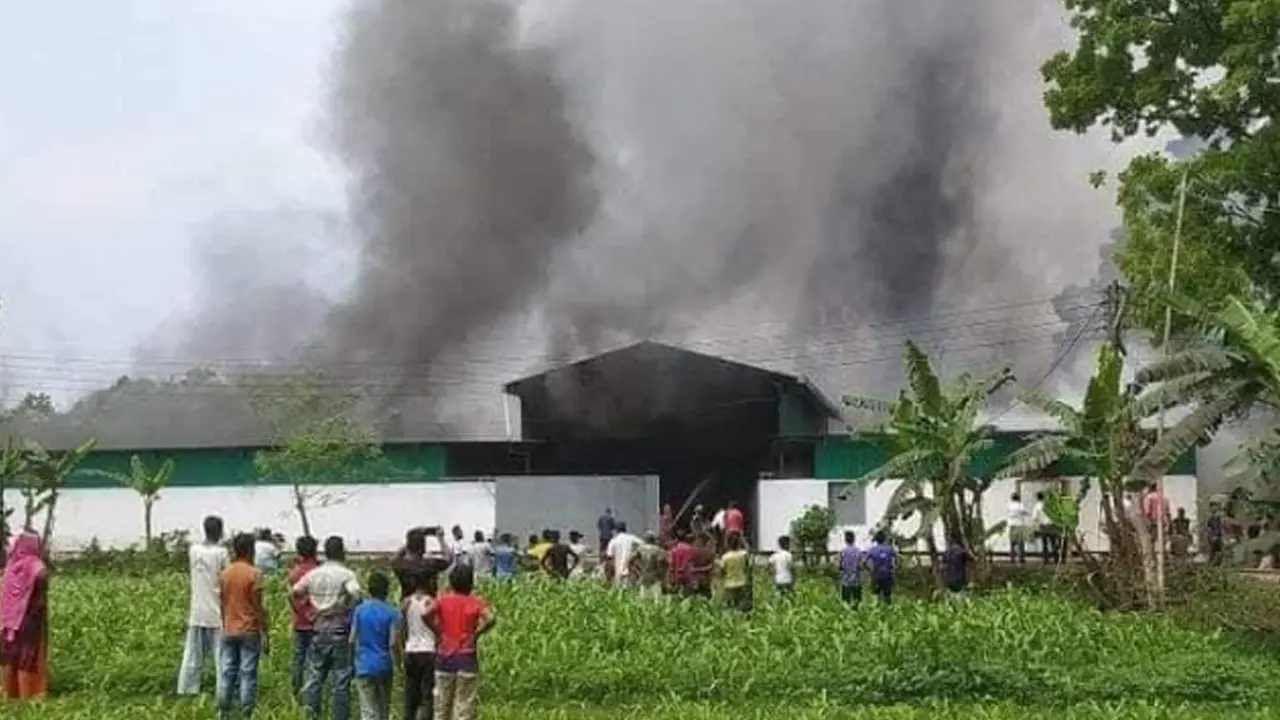 স্কয়ারের গোডাউনে আগুন, নিয়ন্ত্রণে ৭ ইউনিট