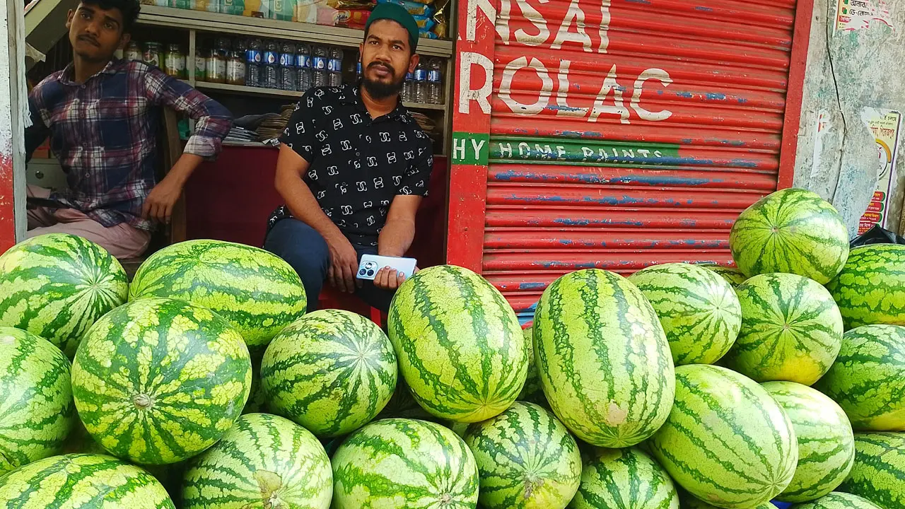 পিরোজপুরে তরমুজের ক্রেতা সংকট