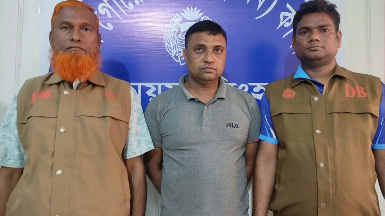 কনস্টেবল নিয়োগ পরীক্ষায় চুক্তিতে প্রক্সি দিতে এসে যুবক আটক