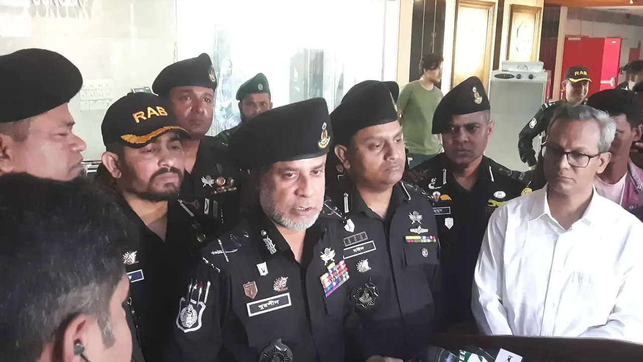 কাচ্চি ভাই নয়, আগুনের সূত্রপাত নিচের একটি দোকান থেকে