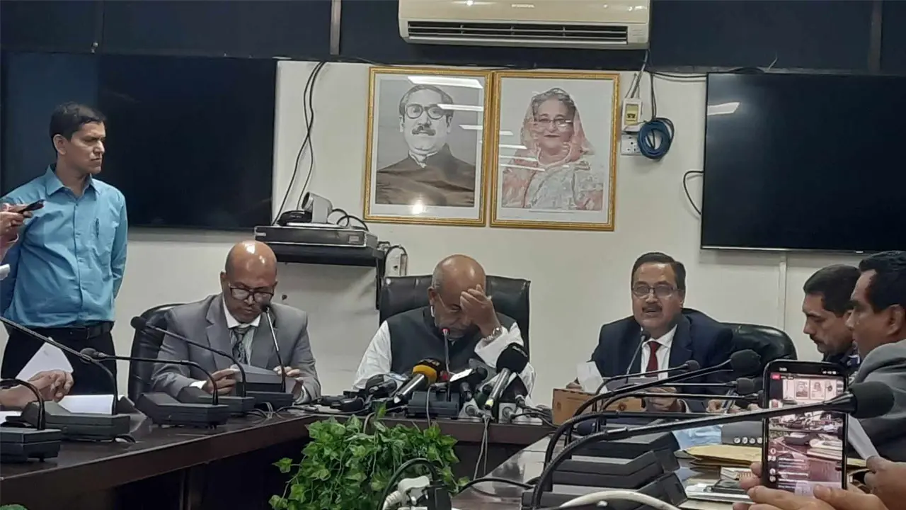 ঈদযাত্রায় আন্তঃনগর ট্রেনের ছুটি বাতিল, চলবে ৮ জোড়া বিশেষ ট্রেন