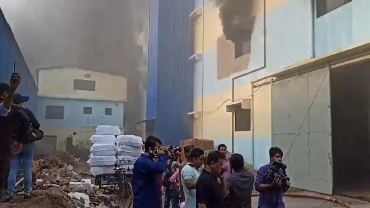 চট্টগ্রামের জুতার কারখানার আগুন নিয়ন্ত্রণে