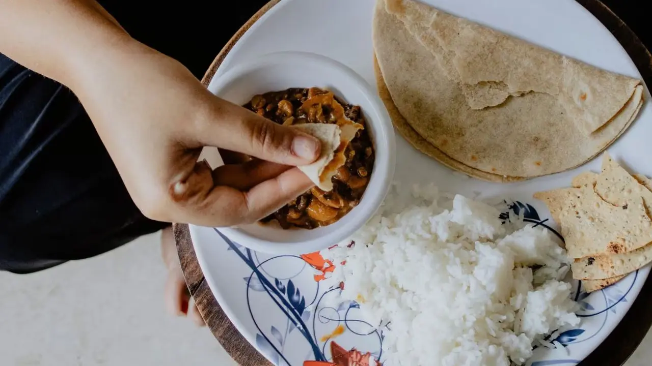 ডায়াবেটিস রোগীরা রাতে ভাত না রুটি খাবেন?