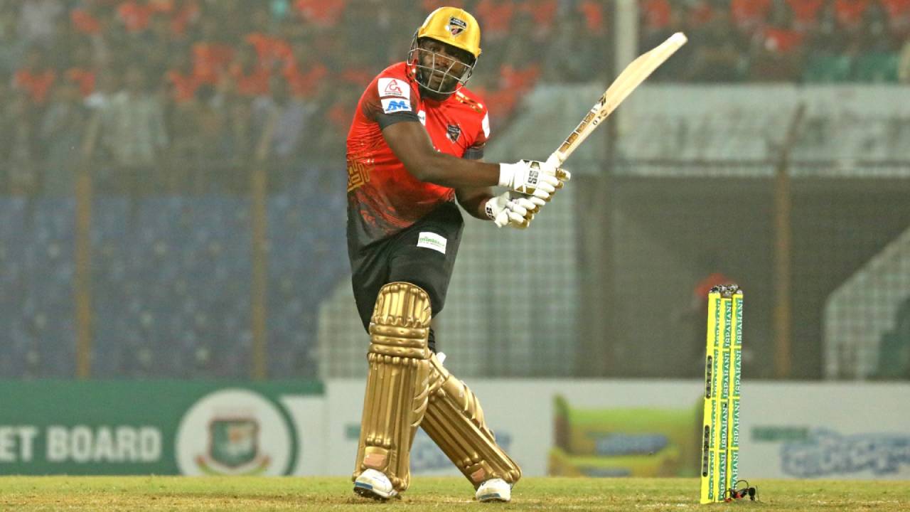 রাসেলের ক্যামিওতে লড়াইয়ের পুঁজি কুমিল্লার