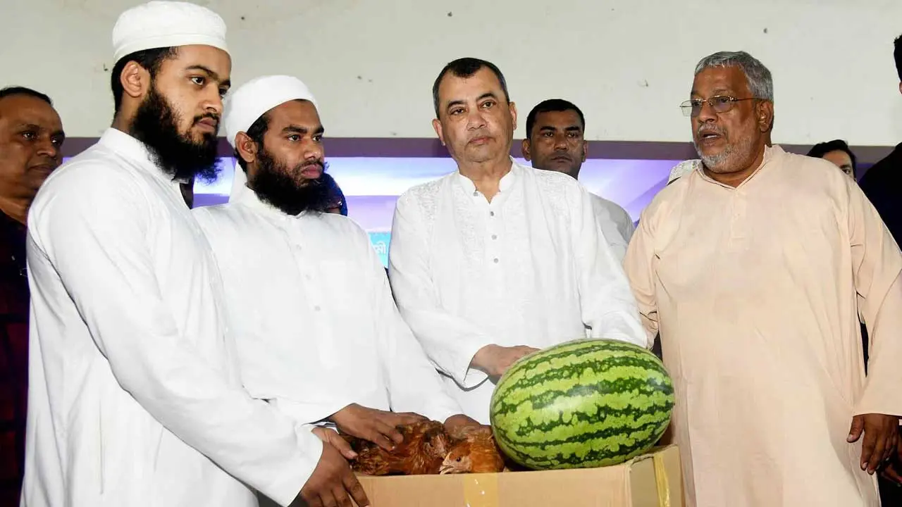 সরকার সবসময় মানুষের পাশে আছে : পরিবেশমন্ত্রী
