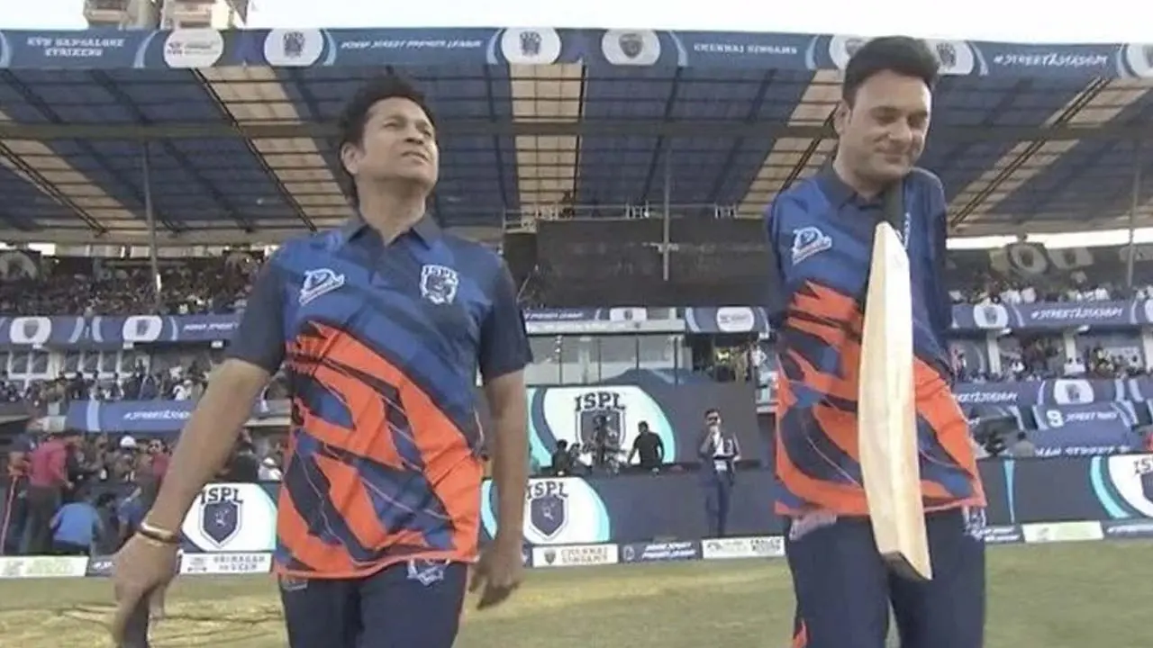 দুই হাত না থাকা কাশ্মিরের বিস্ময় ক্রিকেটারের সঙ্গে খেললেন শচীন