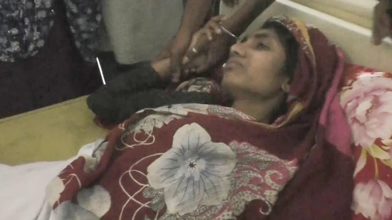 ফ্যানে ঝুলন্ত স্ত্রীকে বাঁচিয়ে ফাঁস নিলেন স্বামী