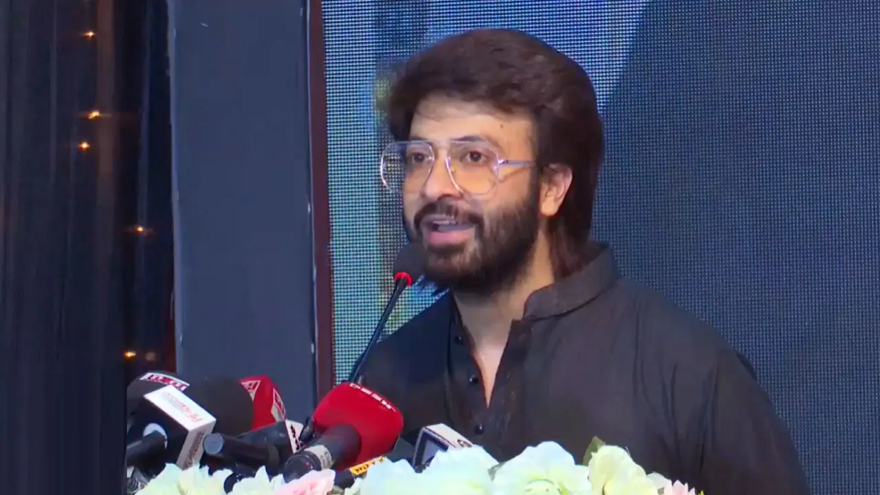 ‘নো মেকআপ’ লুকে আসলেন শাকিব, বুর্জ খলিফায় জন্মদিন উদযাপন
