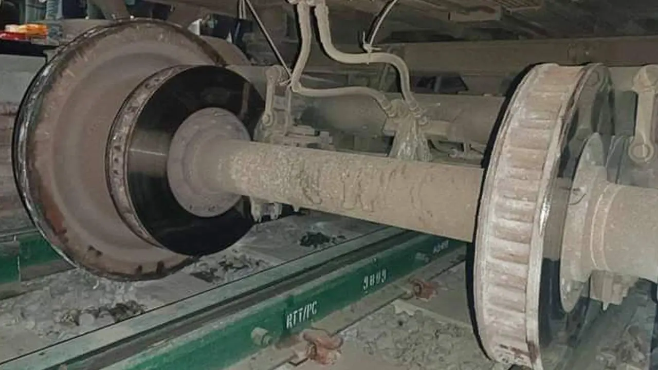 ঢাকার সঙ্গে উত্তরবঙ্গের রেল যোগাযোগ বন্ধ