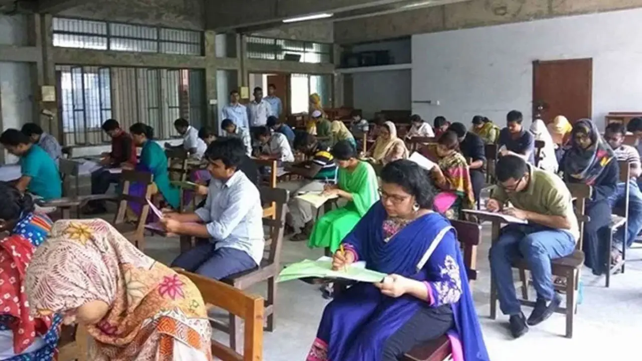 শিক্ষক নিবন্ধন পরীক্ষায় অংশ নিচ্ছেন ১৮ লাখ পরীক্ষার্থী
