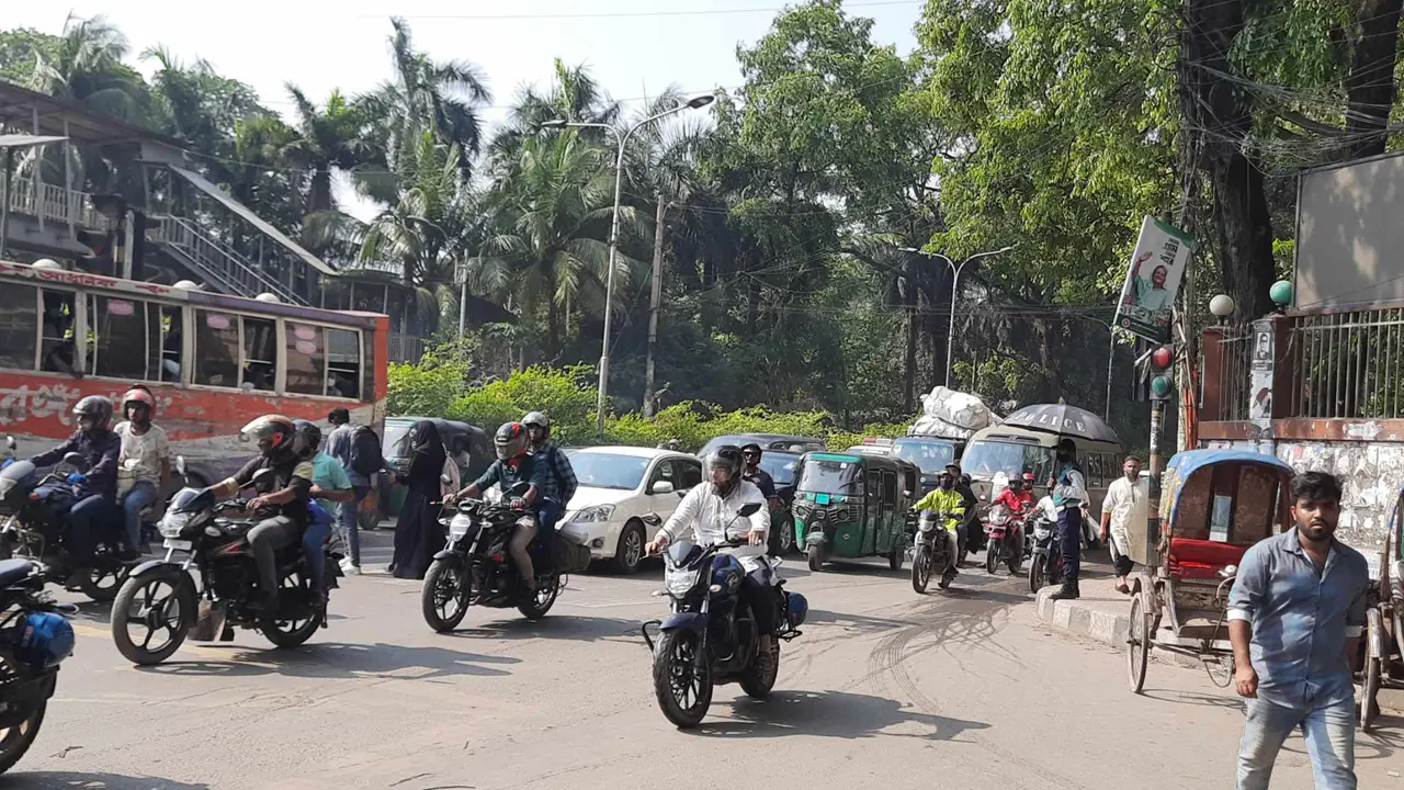 টোলপ্লাজায় ‘ধীরগতি’ সড়কে চাপ বাড়াচ্ছে