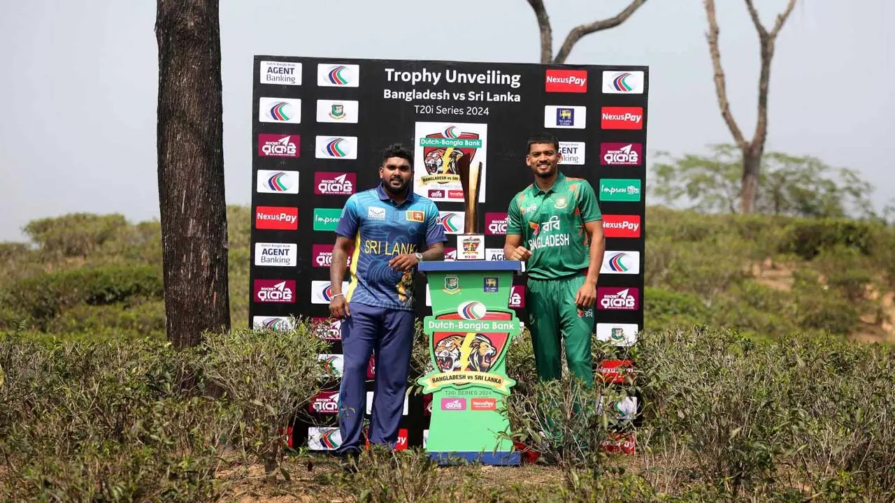 চা বাগানে টি-টোয়েন্টি সিরিজের ট্রফি উন্মোচন