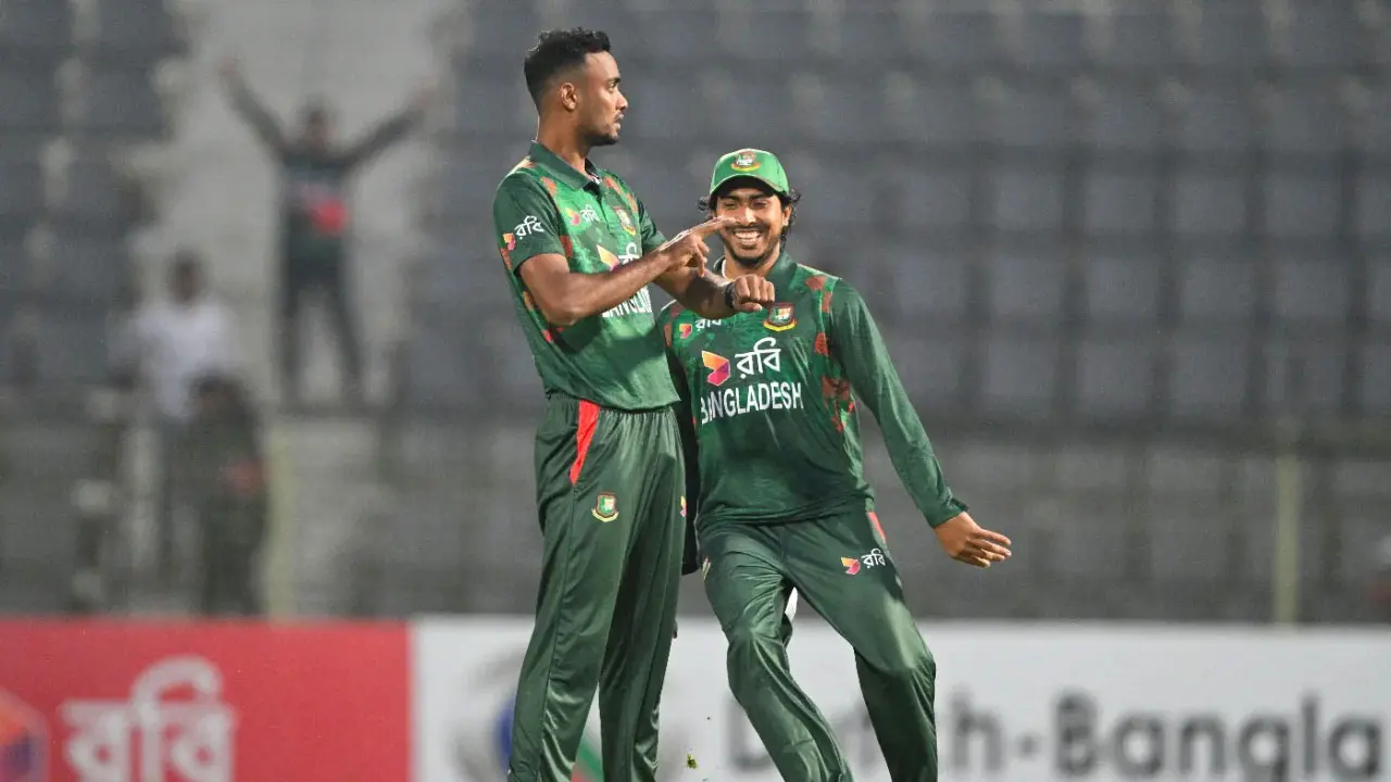 আভিষকাকে ফিরিয়ে টাইমড আউট উদযাপন শরিফুলের