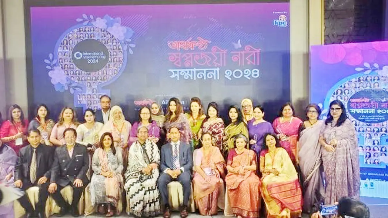 ‘স্বপ্নজয়ী নারী সম্মাননা’ পেলেন জবি উপাচার্য সাদেকা হালিম 