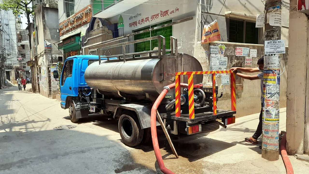 ঢাকায় পানির জন্য হাহাকার