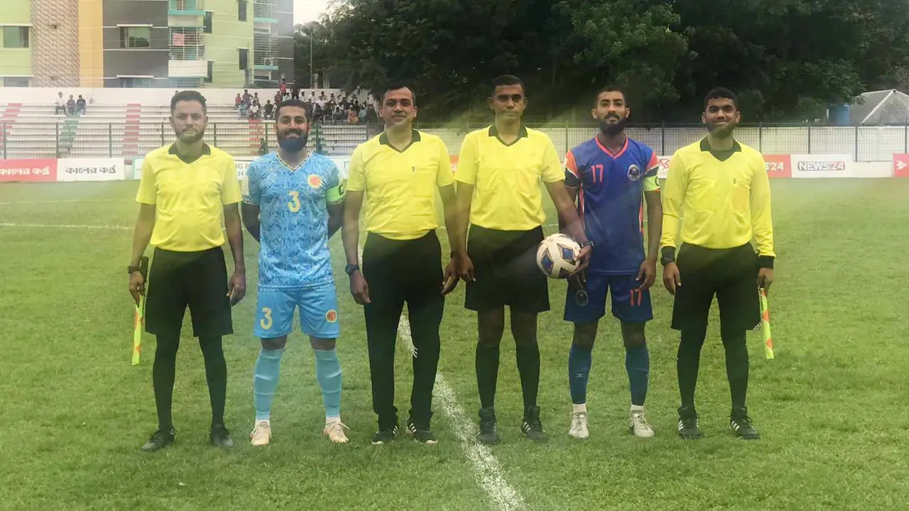 গোলরক্ষকের ভুলে আবাহনীর ড্র, রাসেলকে রুখল রহমতগঞ্জ