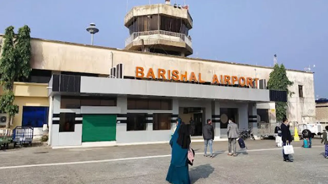 বরিশাল বিমানবন্দরে সব ফ্লাইট ওঠানামা বন্ধ ঘোষণা