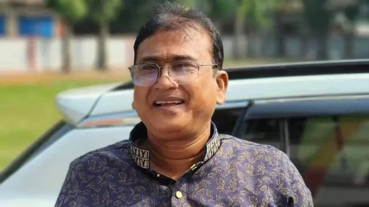 মানবতার সেবায় নিয়োজিত আনার নিজেই চালাতেন অ্যাম্বুলেন্স