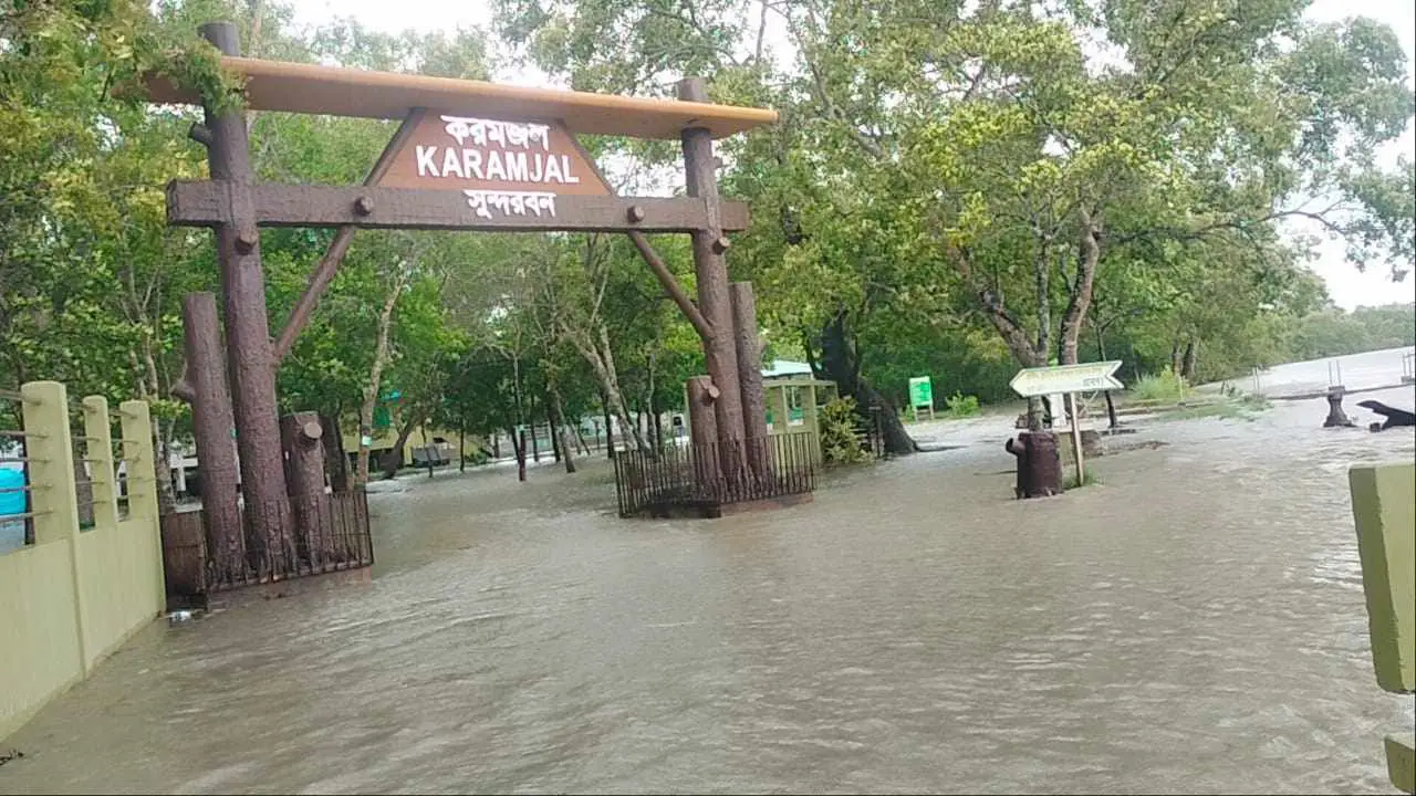 তলিয়ে গেছে সুন্দরবনের পর্যটনকেন্দ্র
