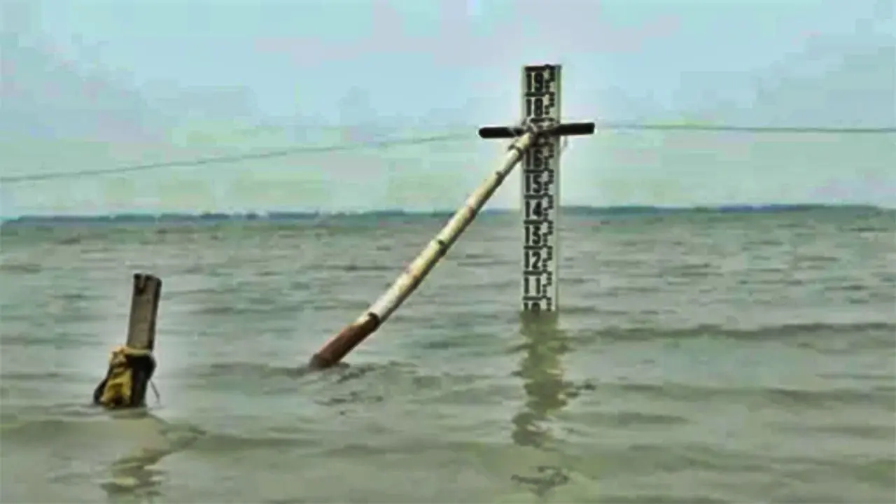 বরিশালে সব নদীর পানি বিপৎসীমার ওপরে, তলিয়ে গেছে শতাধিক গ্রাম