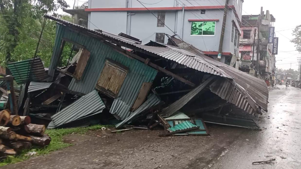 ঘূর্ণিঝড় রেমালের আঘাতে ৬ জেলায় ৯ জনের মৃত্যু