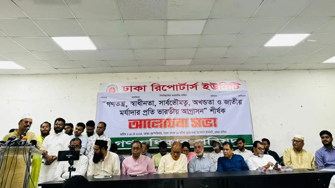 কাঁটাতারের বেড়ায় ঝুলছে বাংলাদেশ : গয়েশ্বর