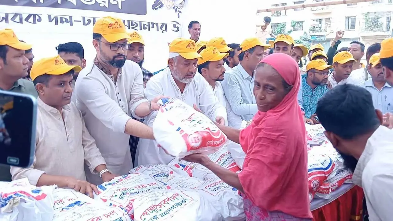 জনগণ রাস্তায় নামলে সরকারের মসনদ ভেঙে চুরমার হয়ে যাবে : আমিনুল