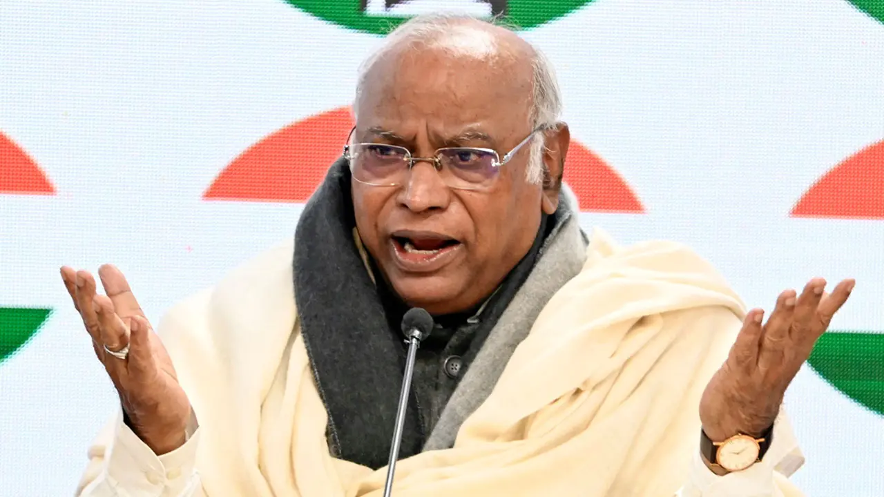 মুসলিমবিদ্বেষী বক্তব্য দেওয়ায় মোদিকে এক হাত নিলেন কংগ্রেস সভাপতি