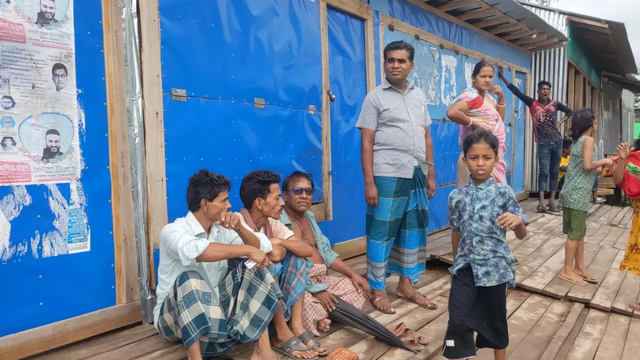 মহাবিপদ সংকেতেও আশ্রয়কেন্দ্রে যাচ্ছেন না উপকূলবাসী 