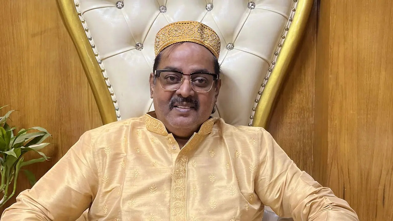শিল্পীদের গরুর হাটে চাকরি দেওয়ার কথা বলিনি : ডিপজল