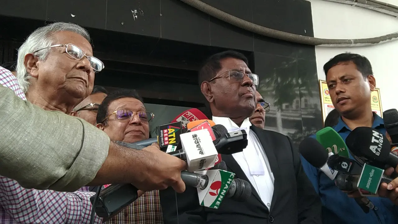 আন্তর্জাতিক সব অনুষ্ঠান বাতিল করে আদালতে হাজিরা দিচ্ছেন ড. ইউনূস