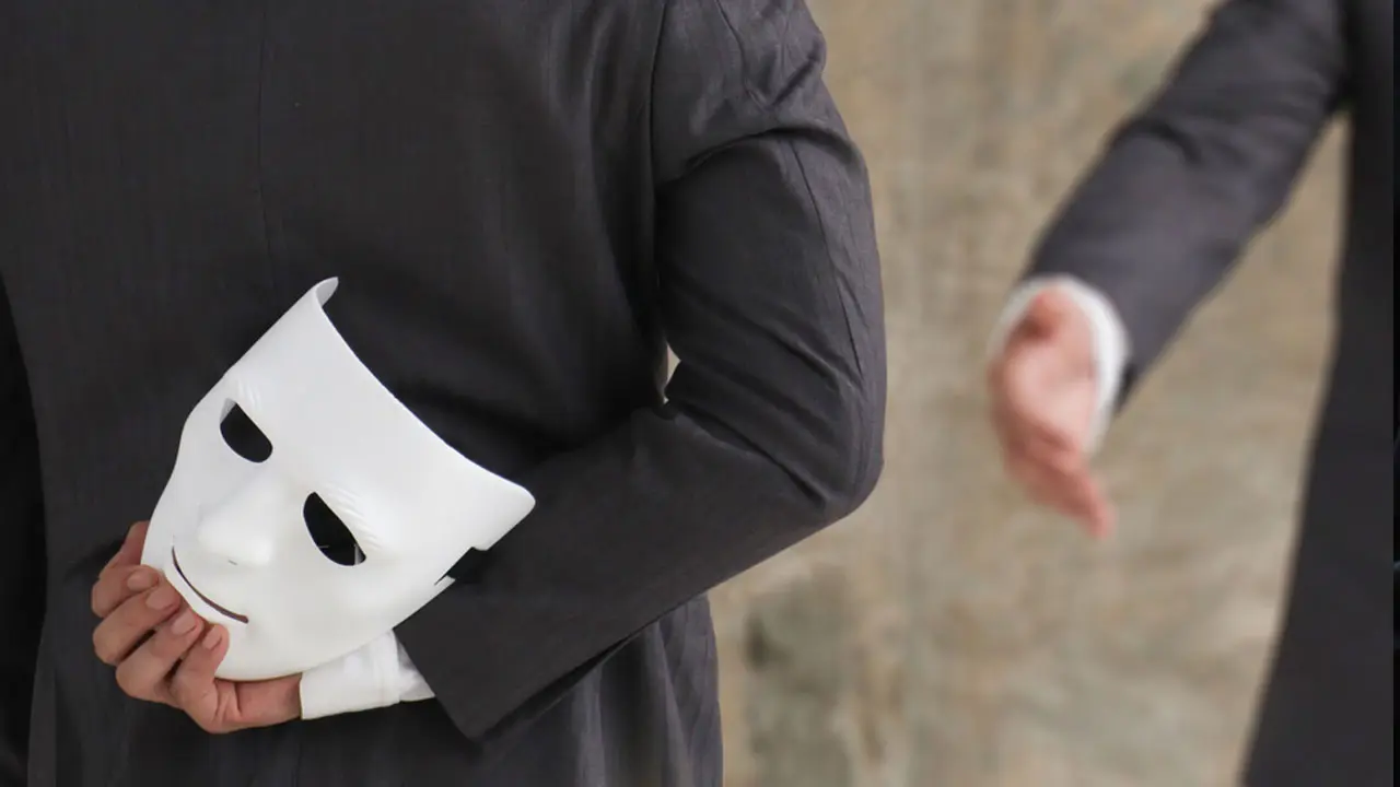 প্রতারণা করলে আল্লাহ যে শাস্তি দেবেন