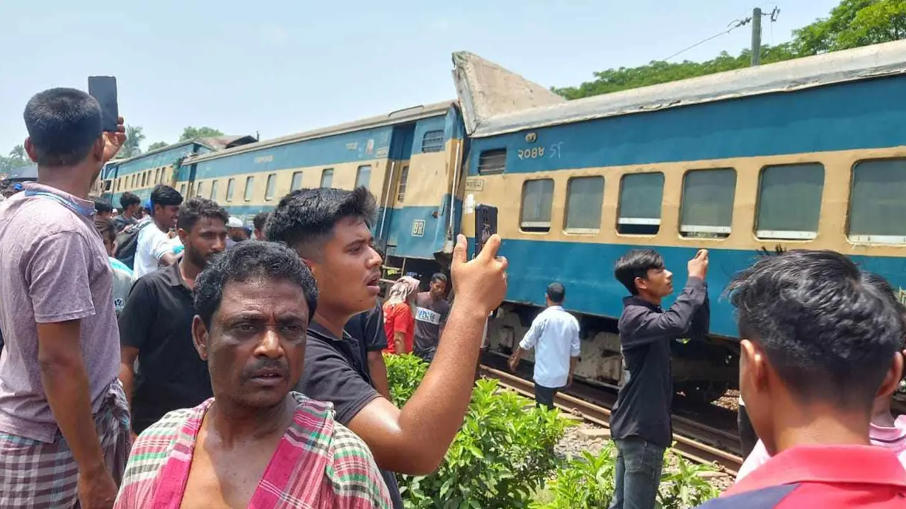 গাজীপুরের ট্রেন দুর্ঘটনায় রেলওয়ের দুই তদন্ত কমিটি