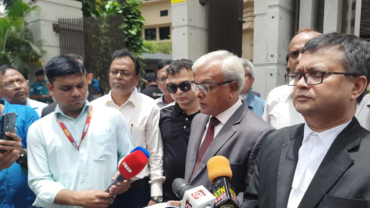 ইউনূসের বিরুদ্ধে সাড়ে ৯ কোটি টাকা অবৈধ ঋণ দেওয়ার অভিযোগ দুদকে