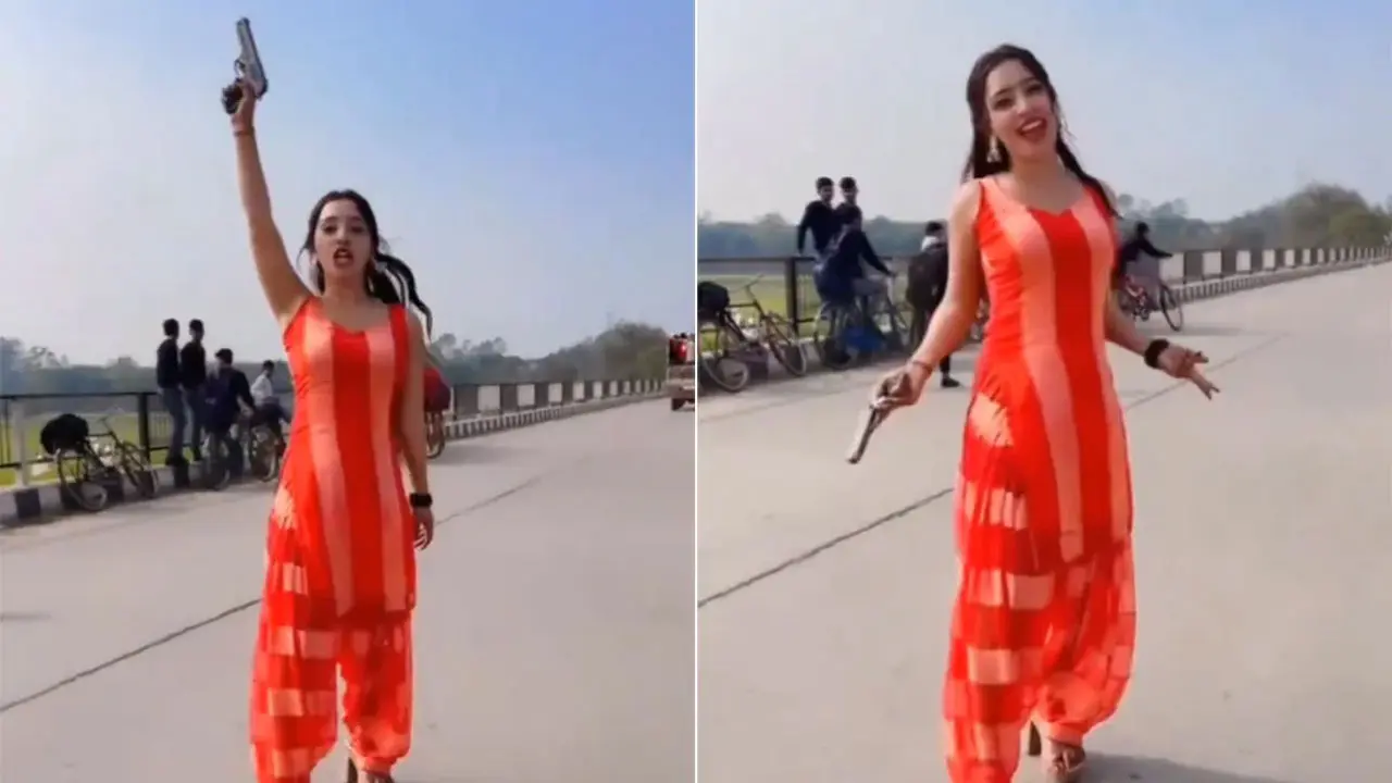অস্ত্র হাতে মহাসড়কের মাঝে তরুণীর নাচ, ভিডিও ভাইরাল