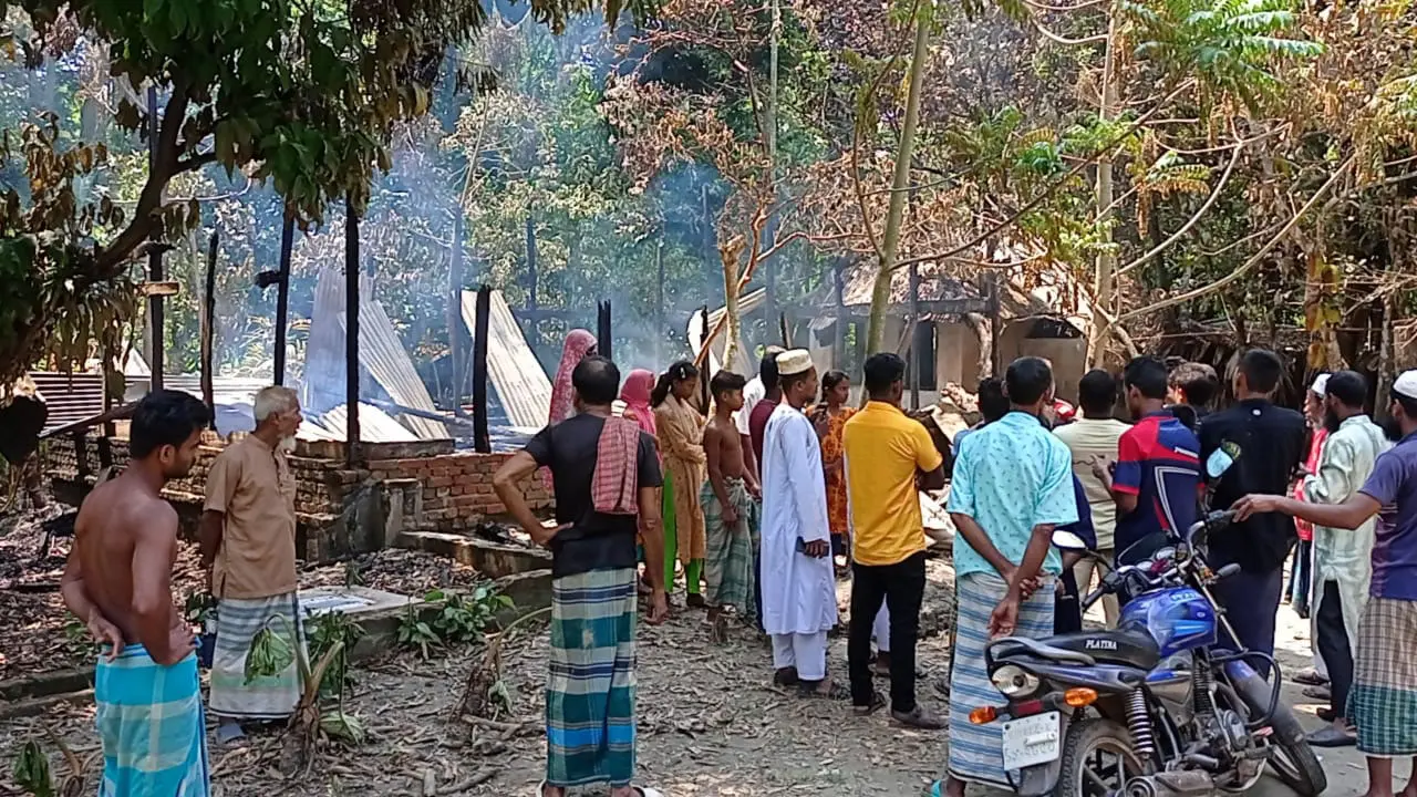 নির্বাচনকে কেন্দ্র করে বীর মুক্তিযোদ্ধার বাড়িতে আগুন