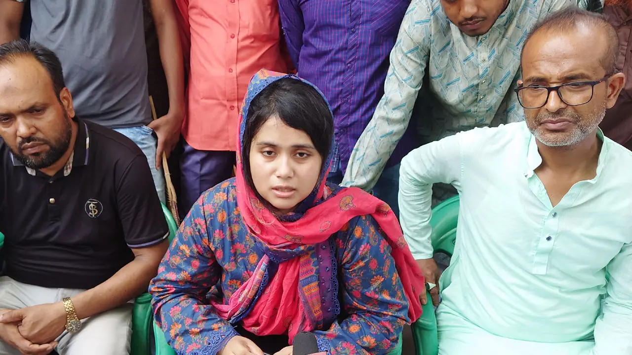 প্রধানমন্ত্রী আমাকে ধৈর্য ধরতে বলেছেন : এমপি আনারের মেয়ে