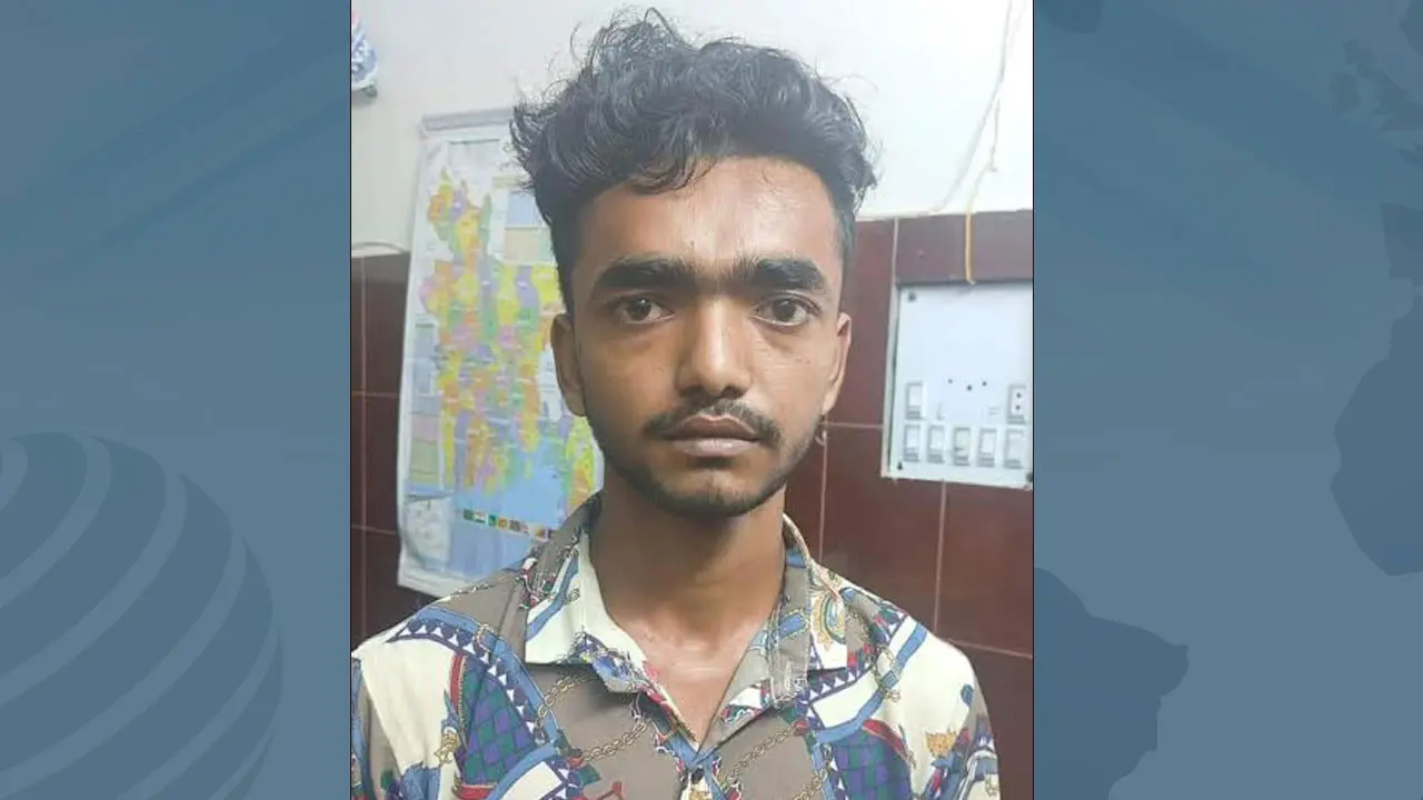 জাবি ছাত্রীকে হেনস্তার ঘটনায় বাসের হেলপার আটক 