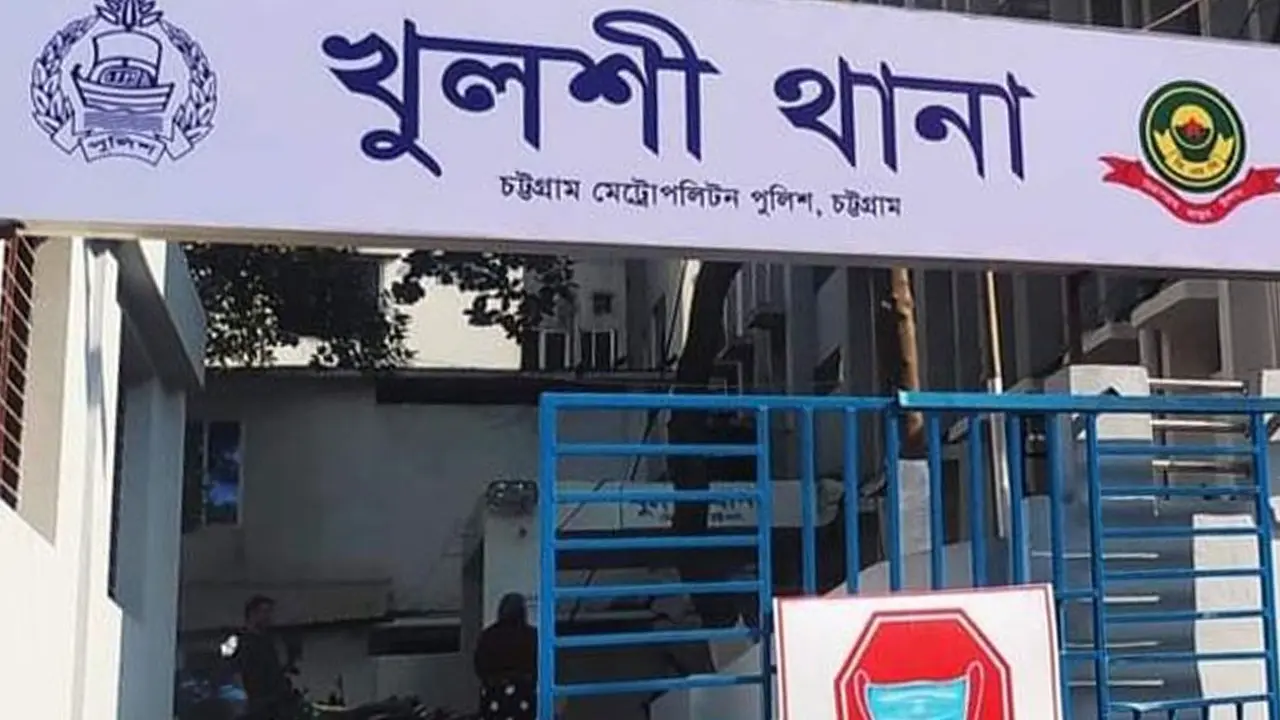 সোনা ছিনতাইয়ের সময় হাতেনাতে আটক পুলিশের এসআই