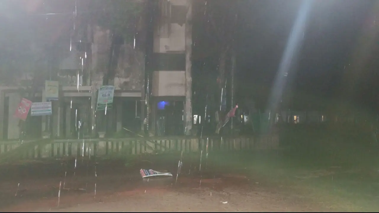 কলাপাড়ায় ভয়াবহ আকার ধারণ করেছে ঘূর্ণিঝড় রেমাল