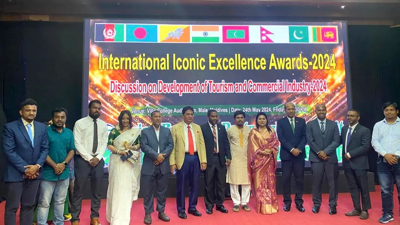 মালদ্বীপে অ্যাওয়ার্ড পেলেন ৮ বাংলাদেশি ব্যবসায়ী