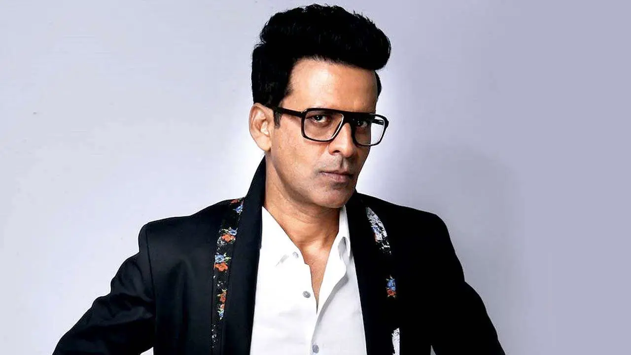 মনোজকে ‘পর্ন-তারকা’ বলে সম্বোধন, জবাব দেন যেভাবে