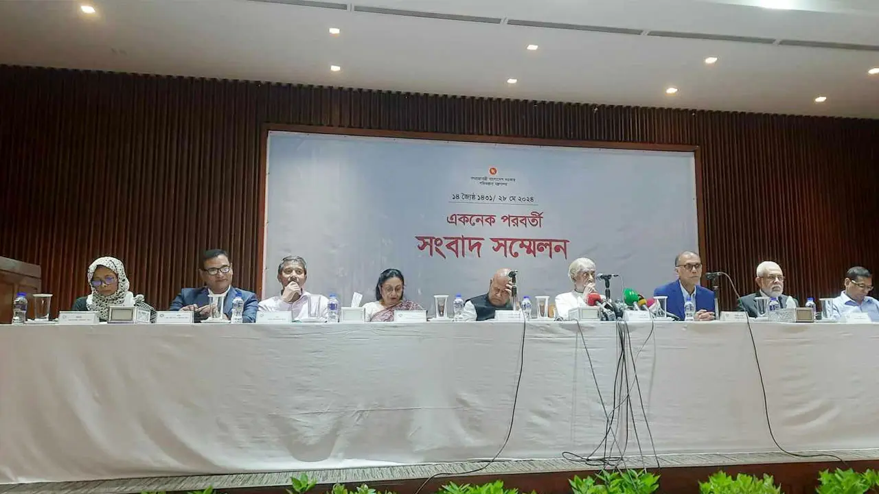 মোবাইলের পাশাপাশি ল্যান্ডফোনে গুরুত্ব দিতে বললেন প্রধানমন্ত্রী