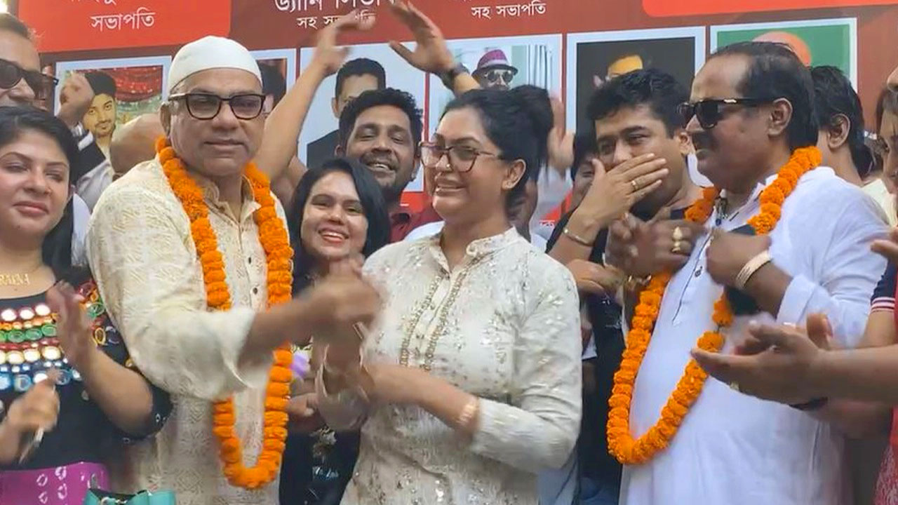 ফুলের মালা পরানোর পরে কেন রিট, জানালেন নিপুণ