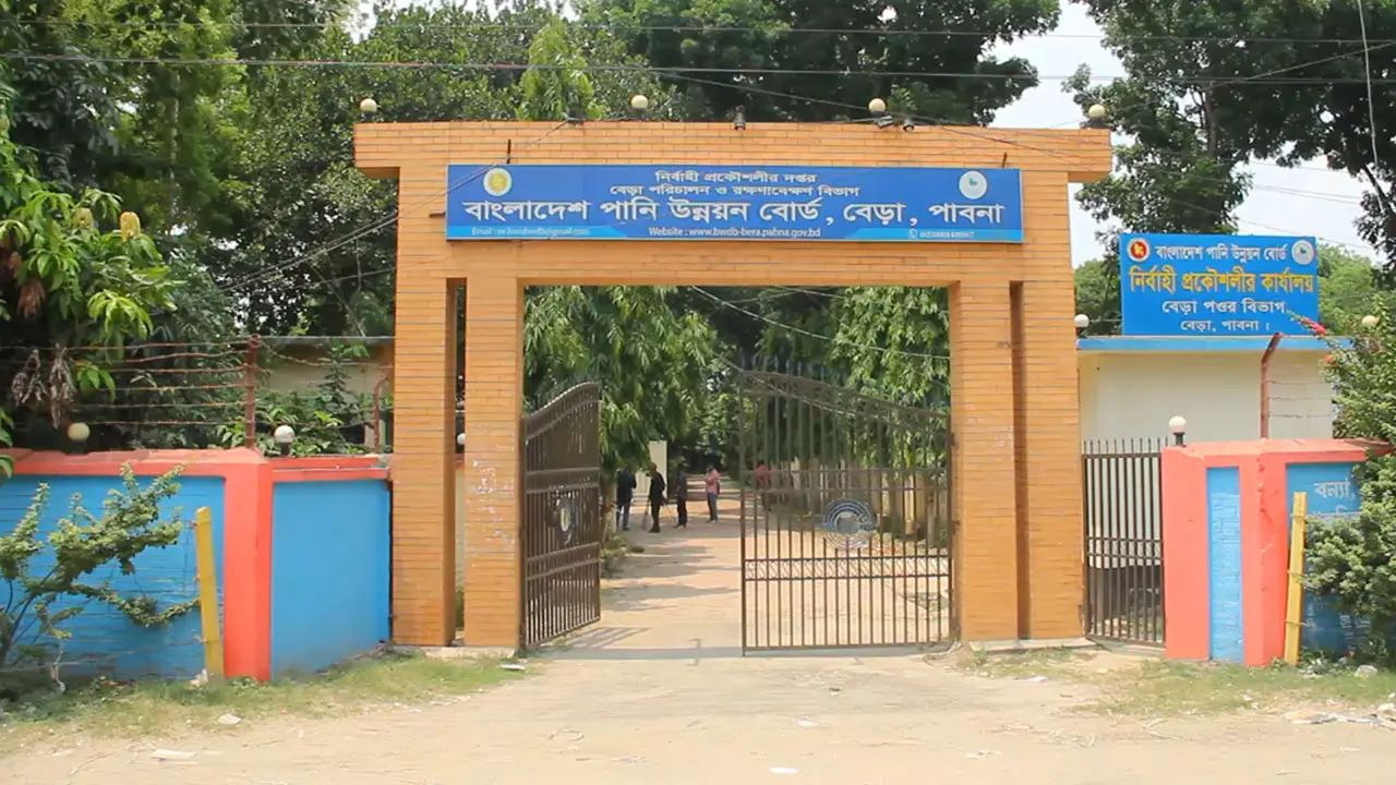বেড়া পাউবোর একযোগে ৩৭ কর্মকর্তা-কর্মচারীর বদলির আবেদন